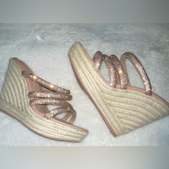 Beautiful wedges size 7 women with diamonds/jewels - Picture 7 of 9